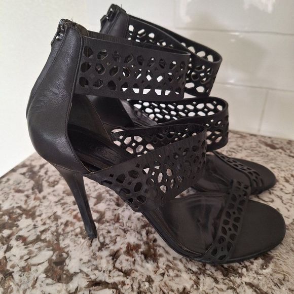 Alexander McQueen Triple-Band Laser-Cut  Leather Sandal  Black‎ size 40.5 - Picture 2 of 11